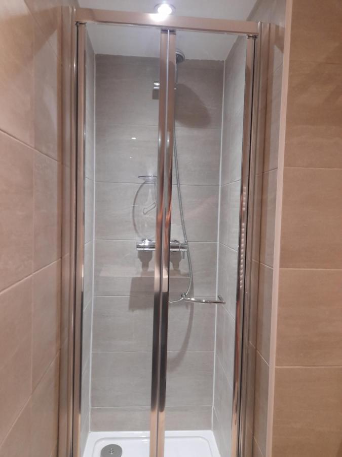 Lovely Home With Full En-Suite Double Bed Rooms Редінг Екстер'єр фото