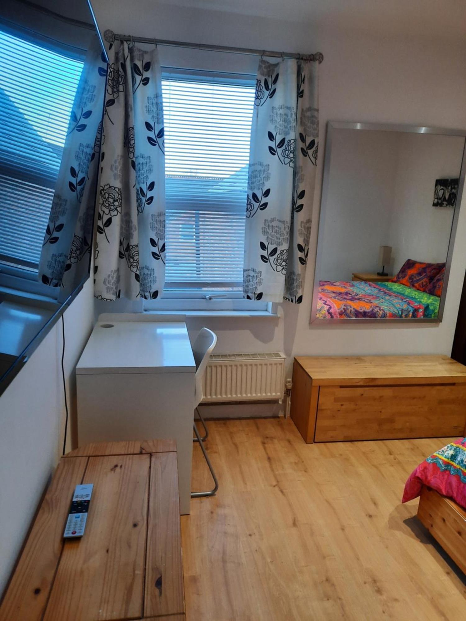 Lovely Home With Full En-Suite Double Bed Rooms Редінг Екстер'єр фото